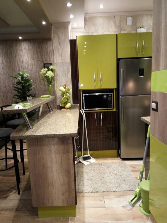 Luxury Mamoura Apartment *